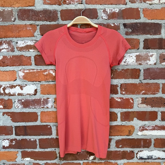 Lululemon Swiftly Tech Short Sleeve Crew Shirt Coral‎ Size 4 - Picture 1 of 4